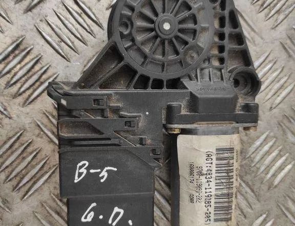 VOLKSWAGEN Passat B5 (1996-2005) Rear Right Door Window Control Motor 0130821696 31604693