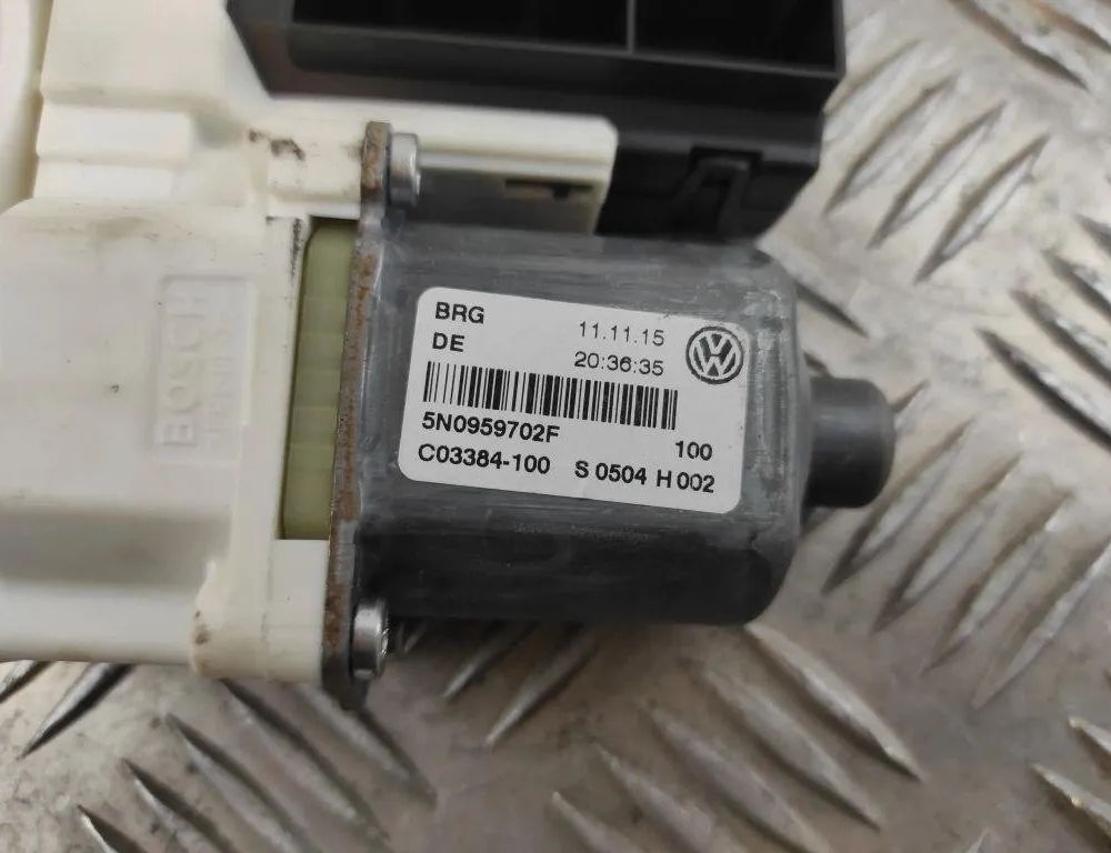 VOLKSWAGEN Tiguan 1 generation (2007-2017) Маторчик стеклоподъемника передней левой двери 5N0959702F 31605382