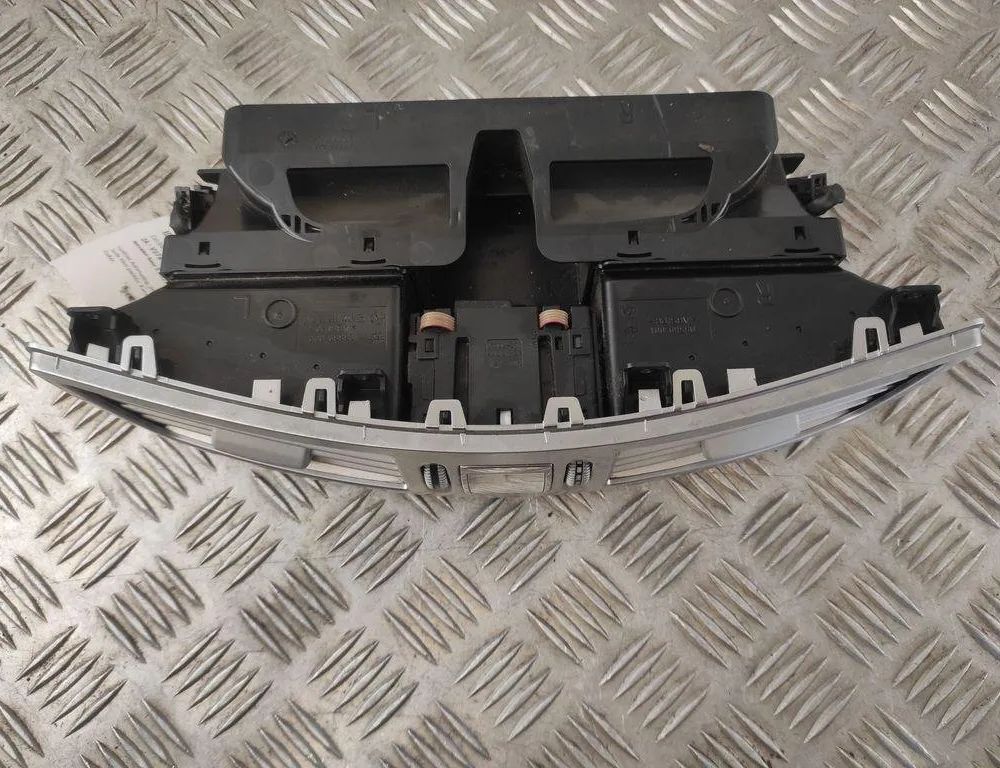 MERCEDES-BENZ S-Class W221 (2005-2013) Center console air vents A2218300954,05569051 31605664
