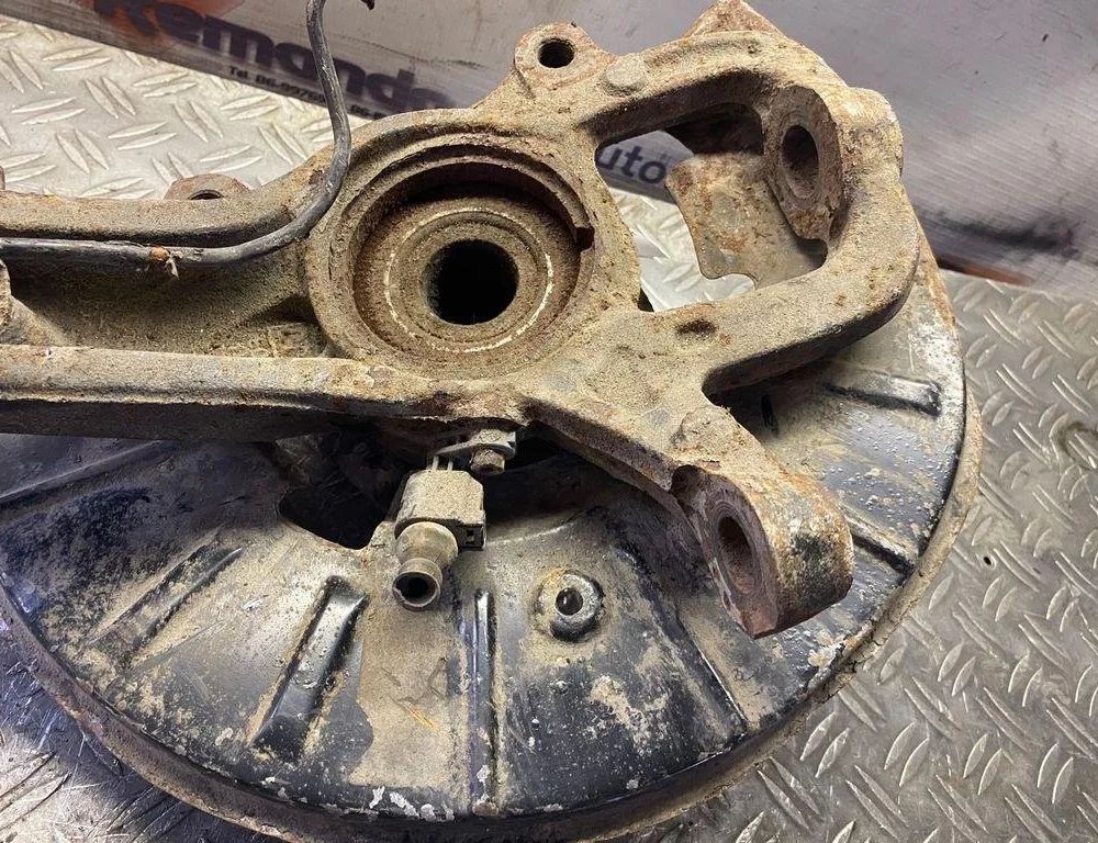 VOLKSWAGEN Touareg 1 generation (2002-2010) Priekšējā kreisā riteņa rumbas vārpsta/stupica 7L0407257 31606468