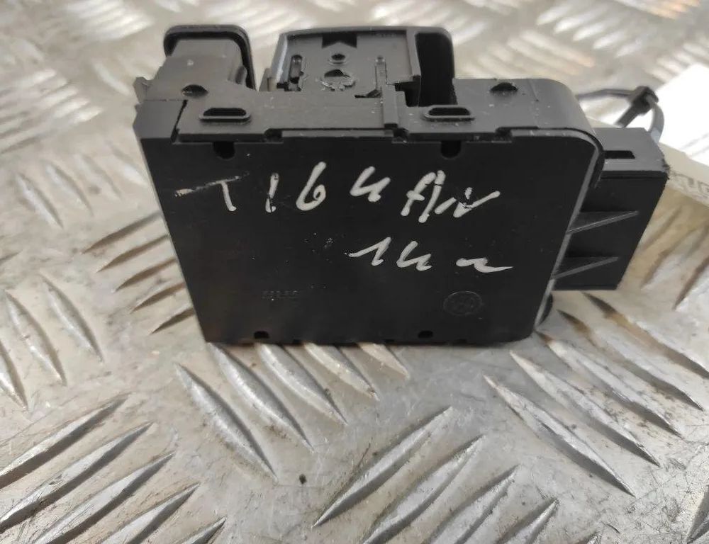 VOLKSWAGEN Tiguan 1 generation (2007-2017) Stāvbremzes poga 5N0927225 31609496