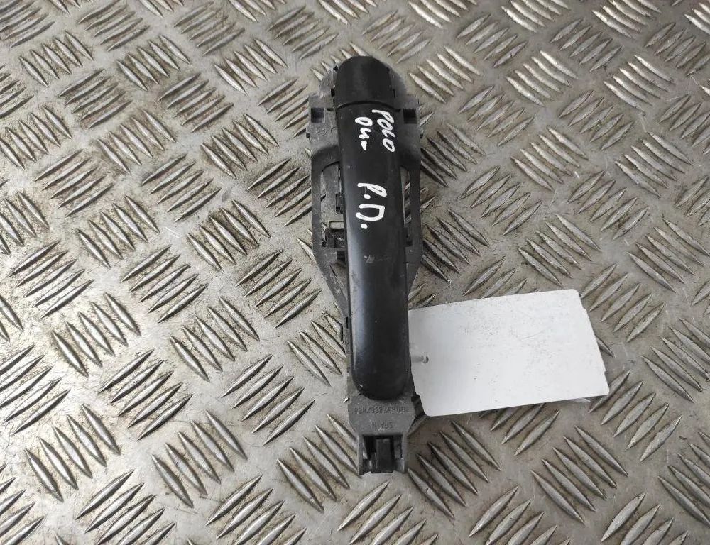 VOLKSWAGEN Polo 4 generation (2001-2009) Наружная ручка боковых левых дверей 3B0837885 31609555