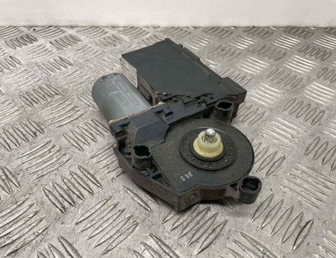 VOLKSWAGEN Touareg 1 generation (2002-2010) Rear Left Door Window Control Motor 7L0959795,0130821765,7L0959703 21802918