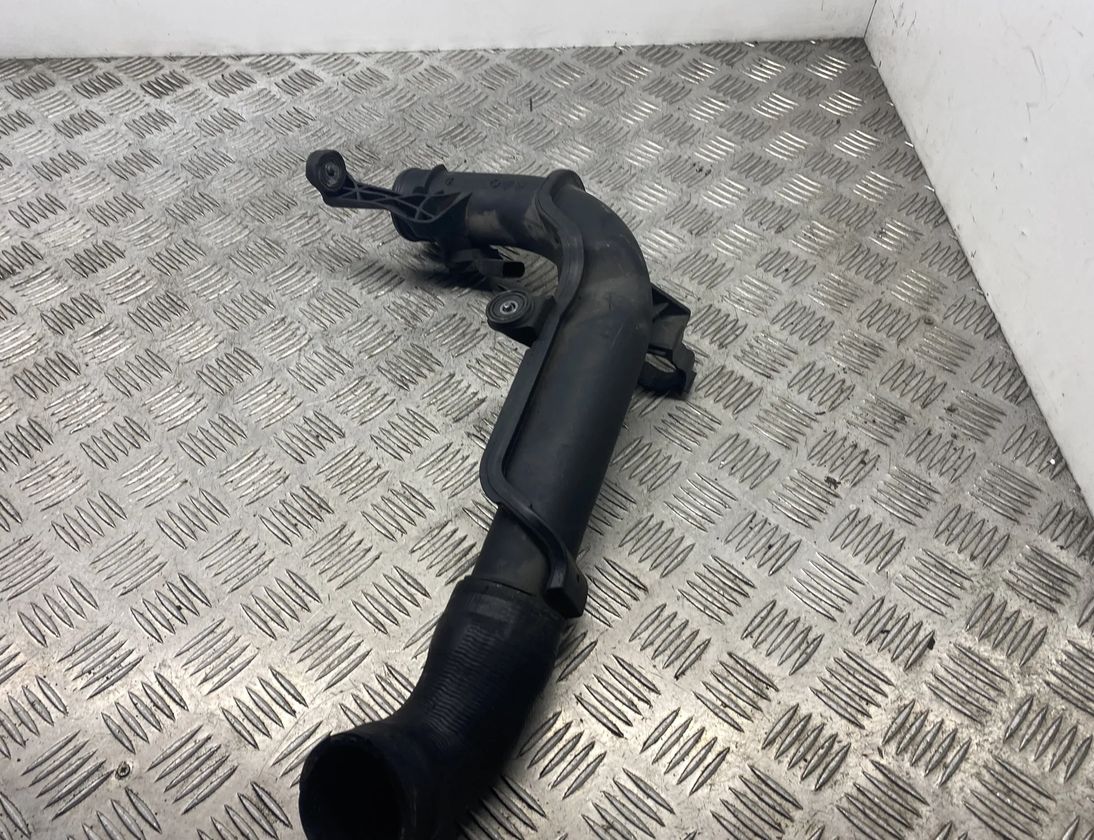 VOLKSWAGEN Passat Variant 1 generation (2010-2024) шланг радиатора интеркулера 1k0145770 22021863