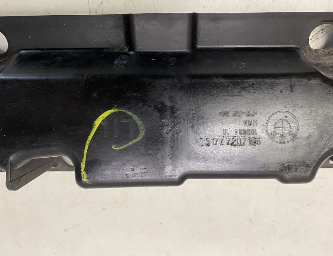 BMW X5 E70 (2006-2013) Kreisās priekšējās palodzes kronšteins 7207195,51777207195 22314869