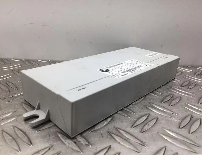 BMW 5 Series F10/F11 (2009-2017) Aizmugurējā vāka / bagāžnieka vadības bloks 7304902,61357304902,0009553303 22372708