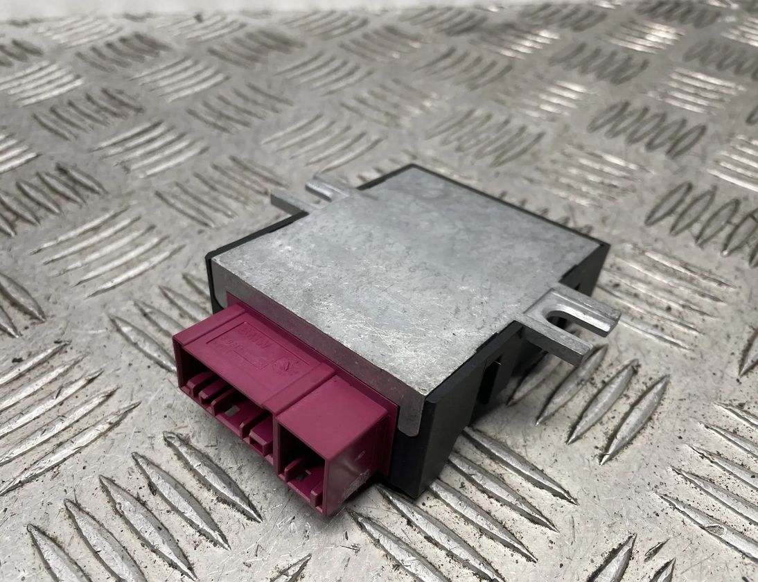 BMW 6 Series F06/F12/F13 (2010-2018) Управление топливным насосом 7276073,0113008077 22875509