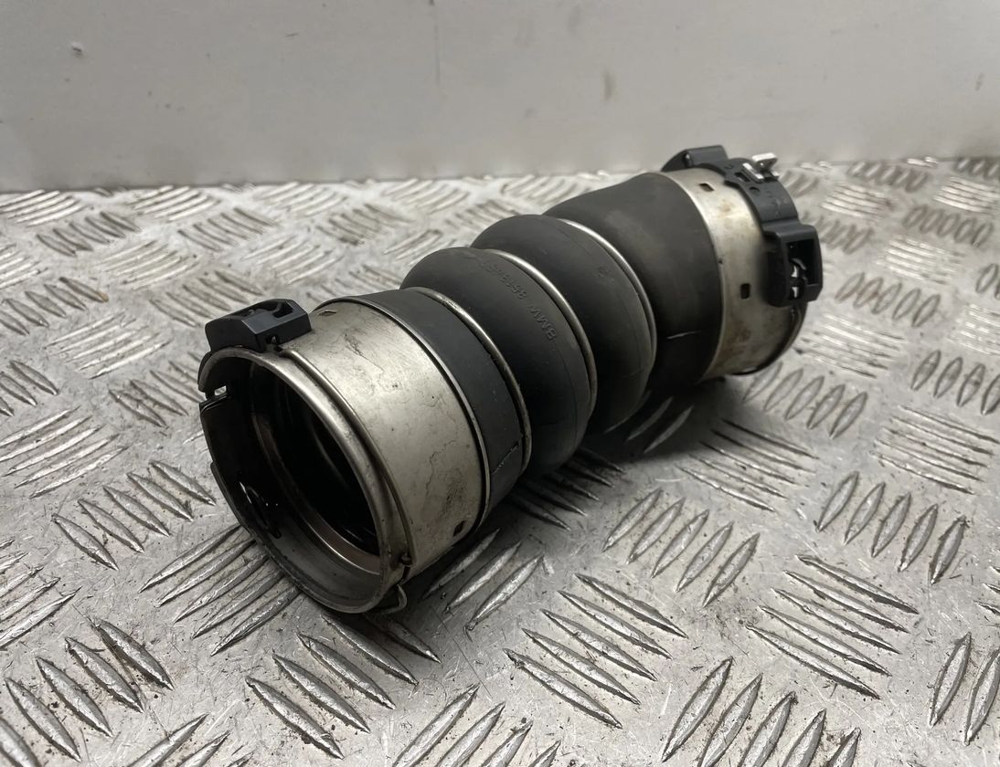 BMW 4 Series F32/F33/F36 (2013-2020) шланг радиатора интеркулера 8513450 22939393