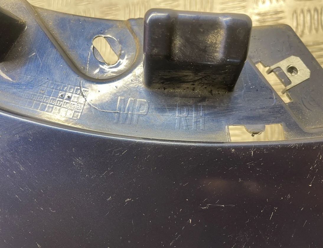 BMW X5 E70 (2006-2013) Aizmugurējā bampera labās puses stūris 8037282 23326283