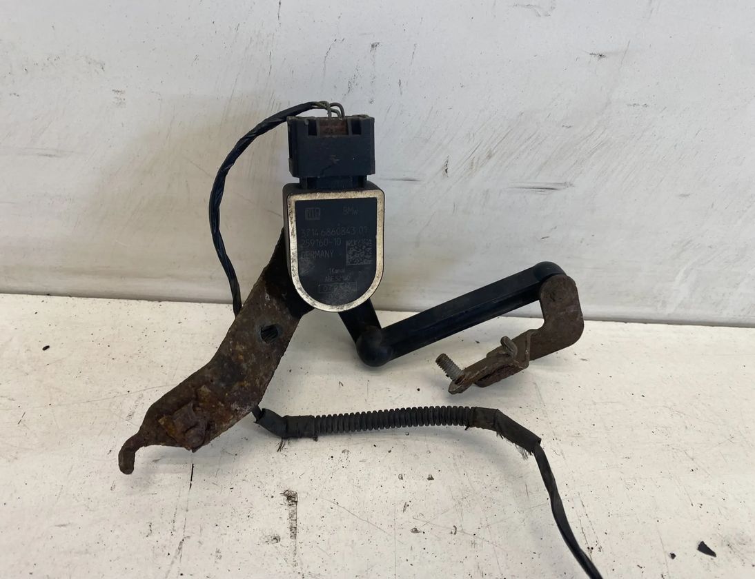 BMW 3 Series F30/F31 (2011-2020) Датчик уровня передний левый 6860843,37146860843 23686638