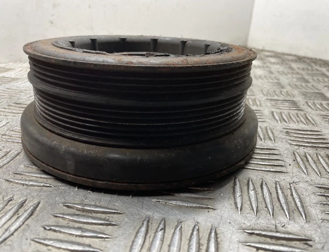 BMW 3 Series E90/E91/E92/E93 (2004-2013) Crankshaft Pulley 7793593 27510849