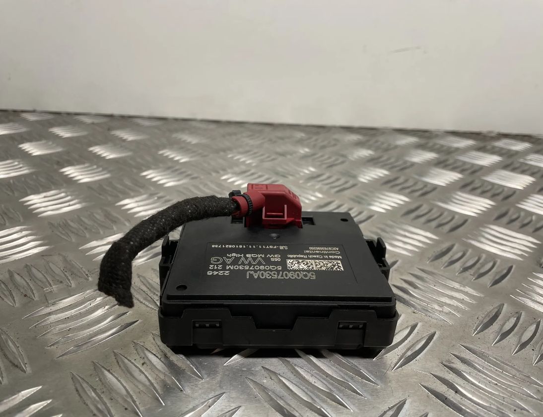 SKODA Superb 3 generation (2015-2023) Vārtejas vadības bloks 5Q0907530AJ,5Q0907530M 28196875