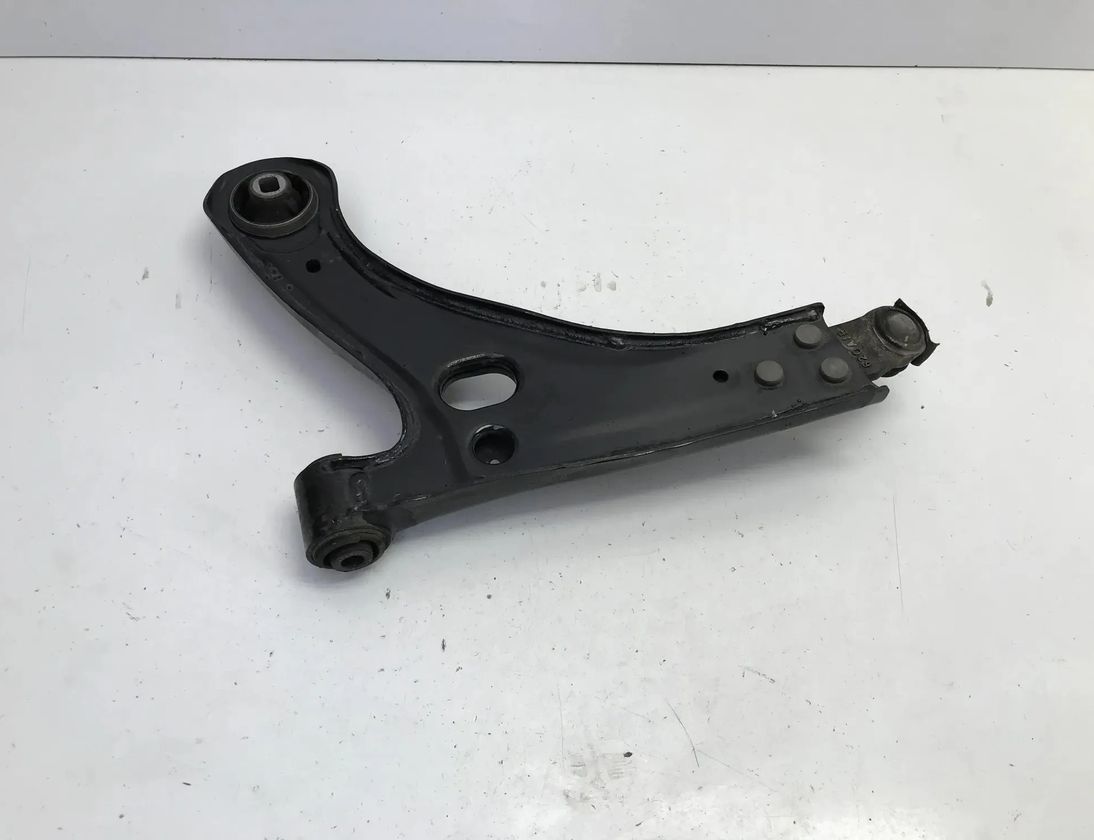 VOLVO XC40 1 generation (2017-2024) Priekšējās dakšas / ričagi 32346248 30189731