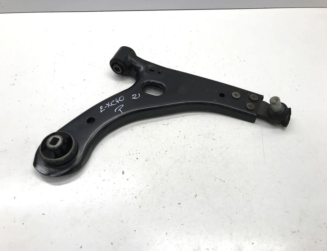 VOLVO XC40 1 generation (2017-2024) Priekšējās dakšas / ričagi 32346248 30190713