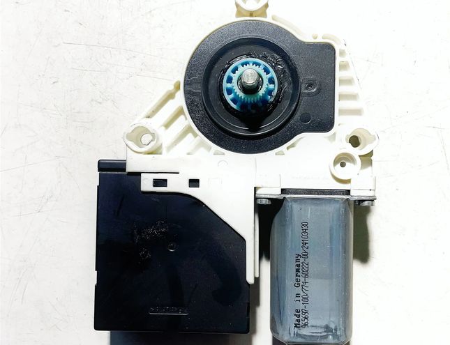 VOLKSWAGEN Passat B7 (2010-2015) Моторчик стеклоподъемника задней левой двери 3C0959793C,3C8837462M,3C8959701 13565380