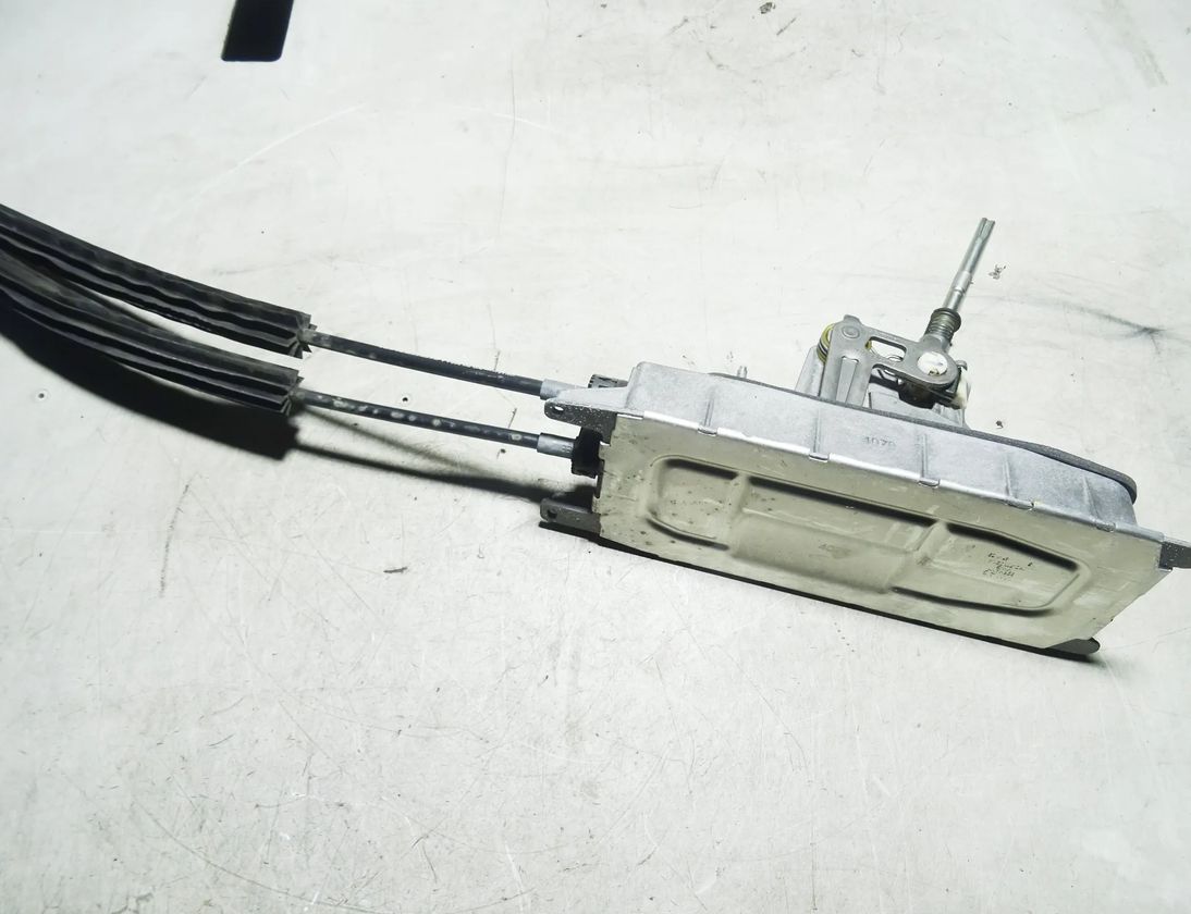 VOLKSWAGEN Scirocco 3 generation (2008-2020) Кулиса 1K0711049CJ,1K0711061B 16838117