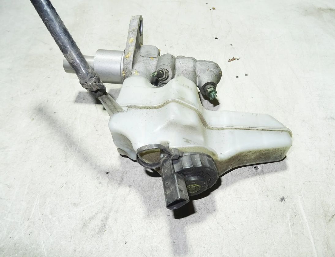 VOLKSWAGEN Passat B7 (2010-2015) Brake Cylinder 3C2611301 17395363