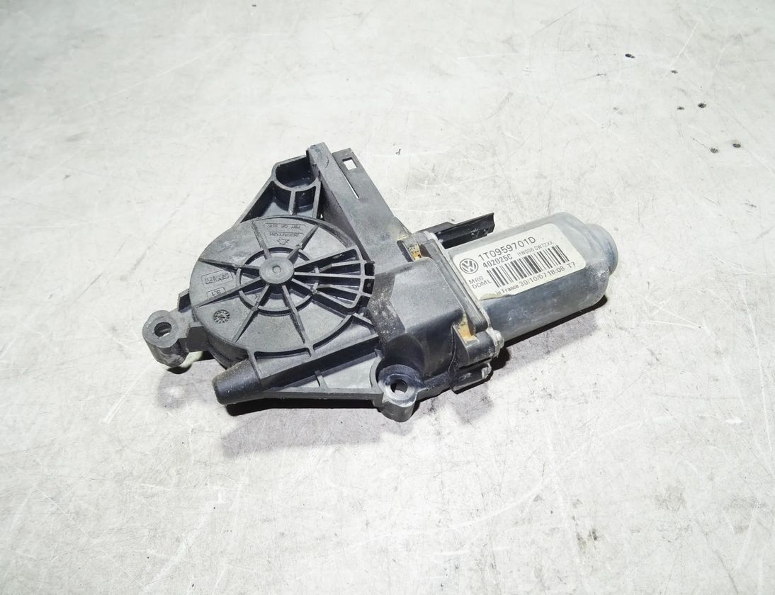 VOLKSWAGEN Touran 1 generation (2003-2015) Маторчик стеклоподъемника передней левой двери 1T0959701D 17622521