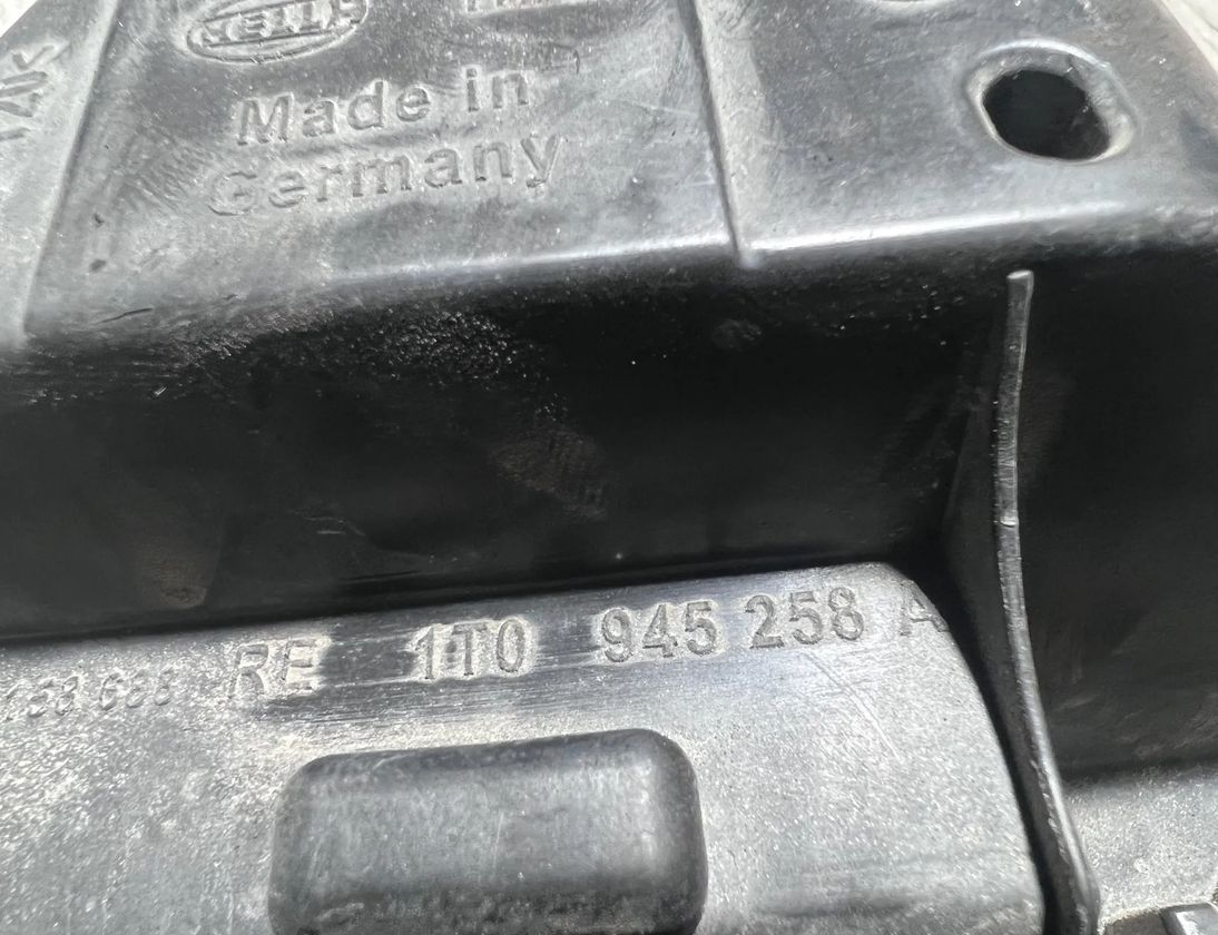 VOLKSWAGEN Touran 1 generation (2003-2015) Контакт задних фонарей 1T0945258A 17642250