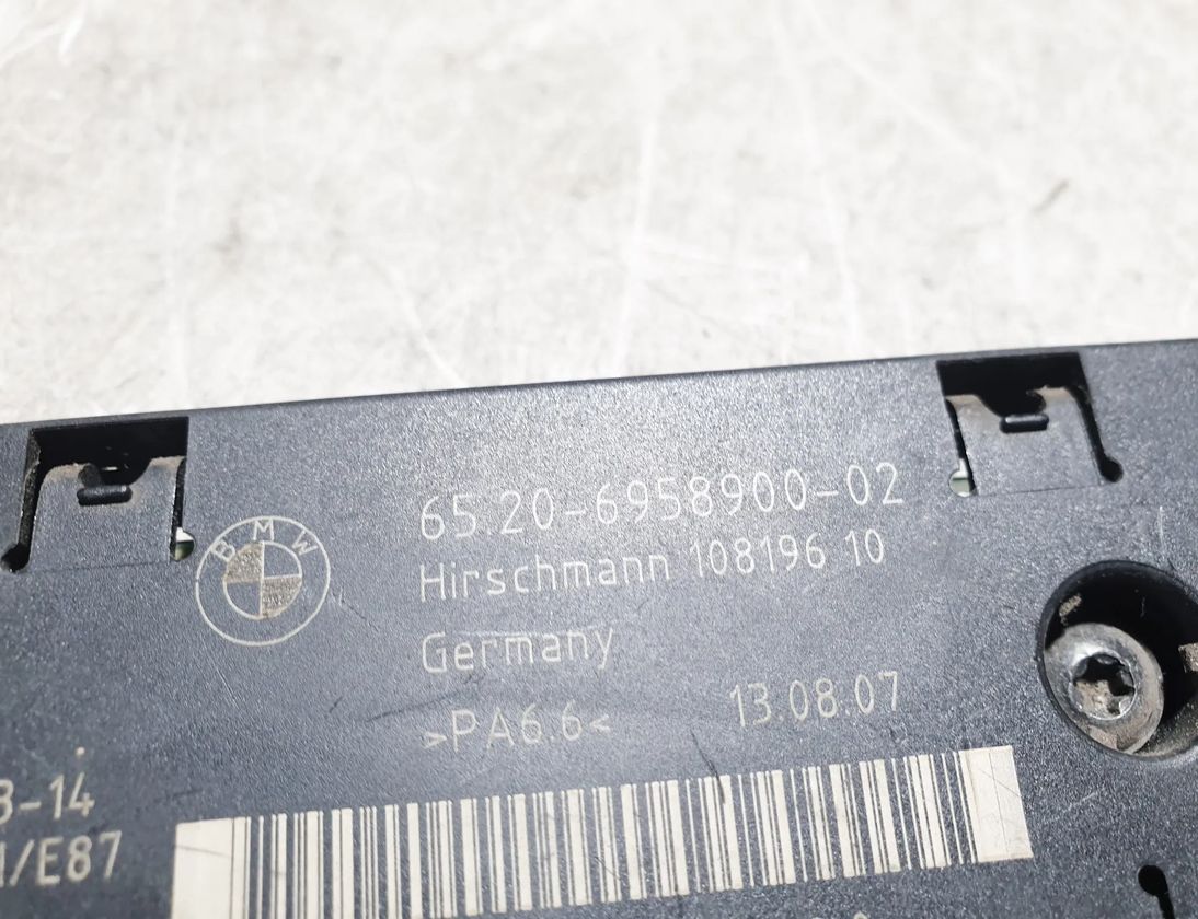 BMW 1 Series E81/E82/E87/E88 (2004-2013) Antenas pastiprinātājs 65206958900,6958900 17669320