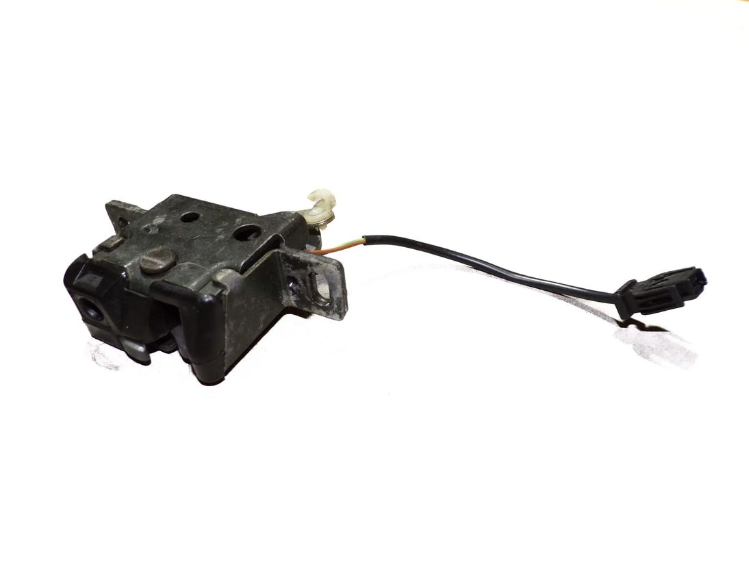 AUDI A6 C4/4A (1994-1997) Tailgate Boot Lock 4A9827506C 17842206