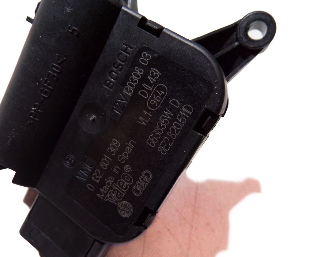 AUDI A4 B7/8E (2004-2008) Air flap motor 8E2820511D 18046590