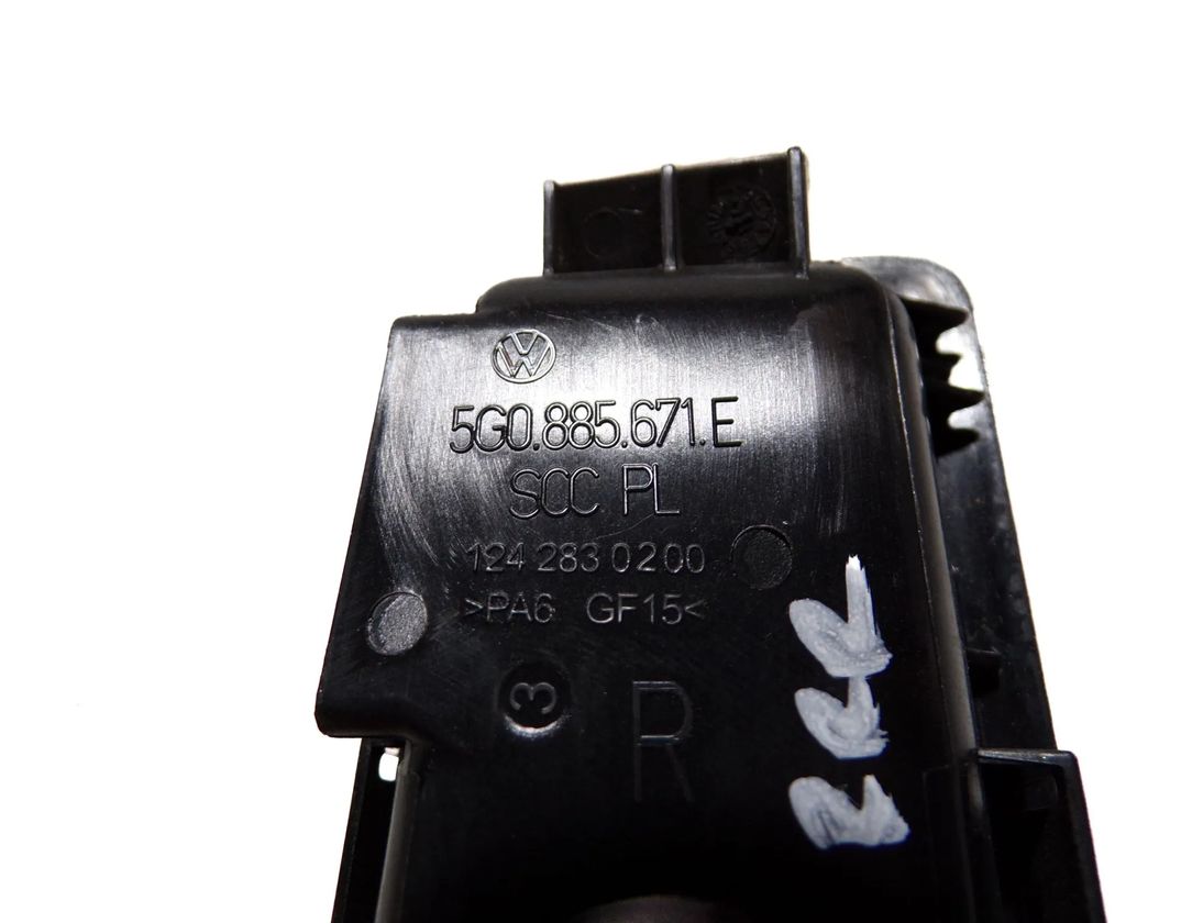 VOLKSWAGEN Passat B8 (2014-2023) 5G0885671E 22153821