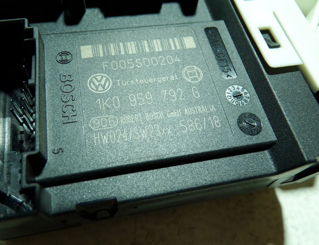 VOLKSWAGEN Golf Plus 1 generation (2004-2009) Маторчик стеклоподъемника передней правой двери 5M1837402B,1K0959792G 22619694