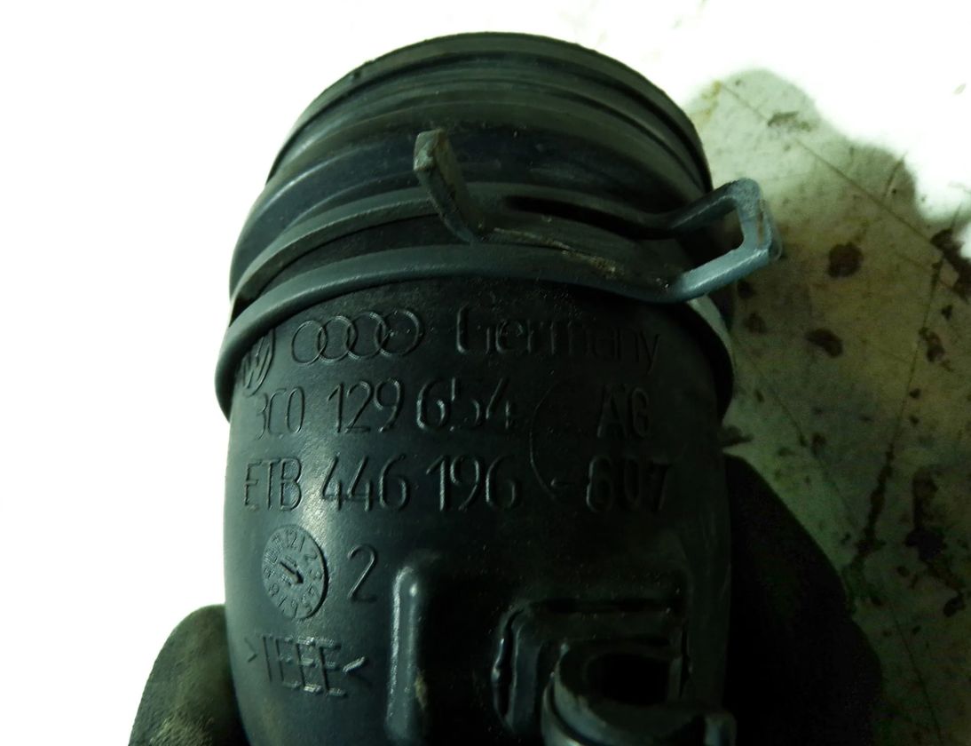 VOLKSWAGEN Caddy 3 generation (2004-2015) Gaisa ieplūdes caurule 3C0129654 23681409