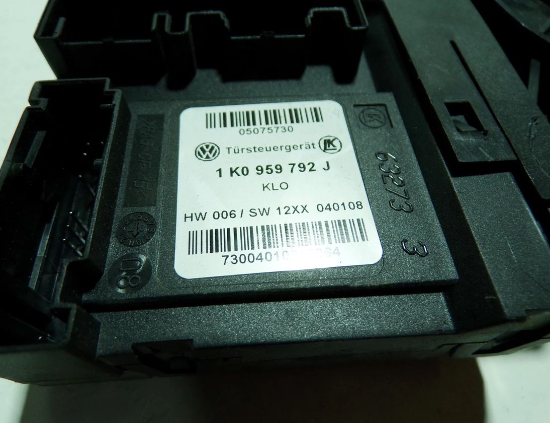 VOLKSWAGEN Caddy 3 generation (2004-2015) Priekšējo kreiso durvju logu pacēlāja motorīts 1T0959702D,1K0959792J 24671744