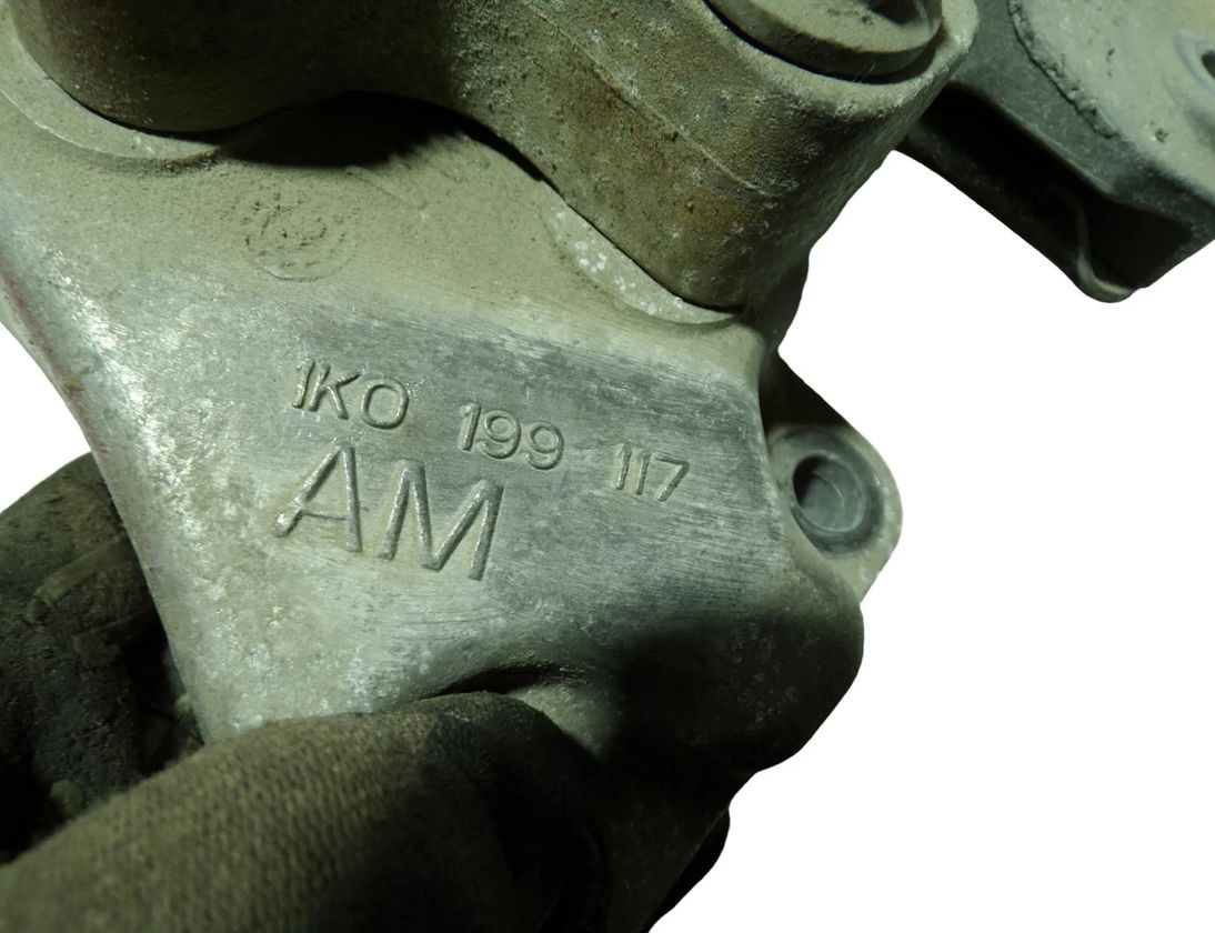 VOLKSWAGEN Caddy 3 generation (2004-2015) Кронштейн крепления коробки передач 1K0199117AM,1K0199555Q 25968651