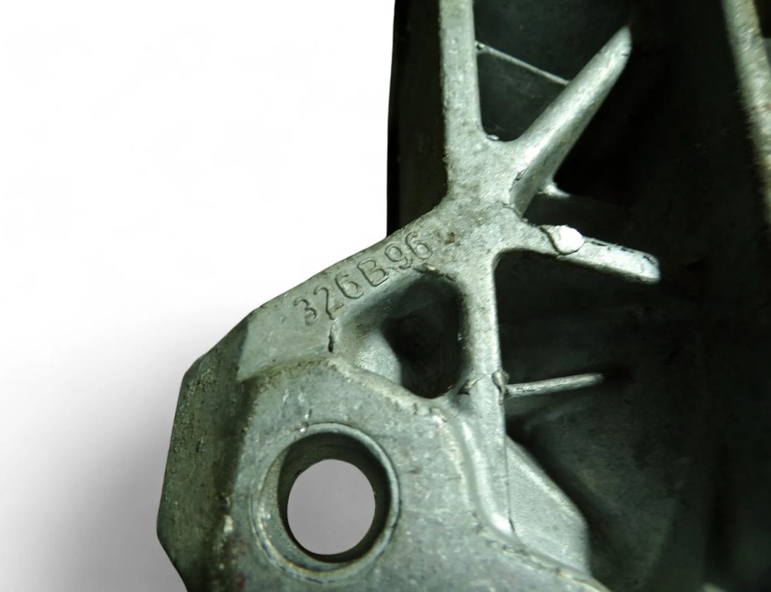 CITROËN C5 2 generation (2008-2017) Dzinēja stiprinājums/spilvens kreisajā pusē 326B96 28196707