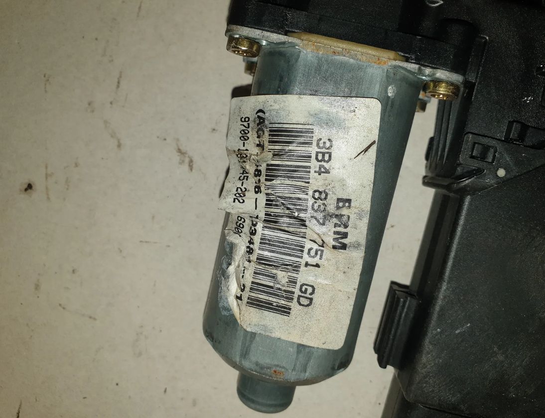 VOLKSWAGEN Passat Variant 1 generation (2010-2024) Стеклоподъемник передней левой двери 3b4837751gd 23369047