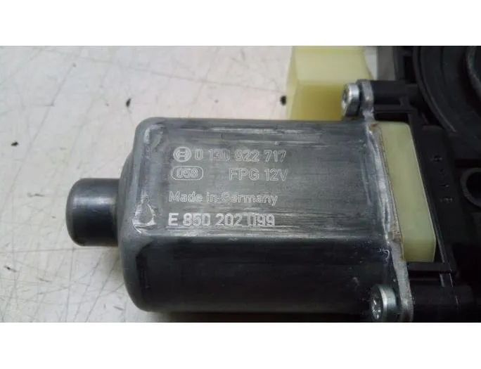 VOLKSWAGEN Golf Sportsvan 1 generation (2014-2019) Priekšējo labo durvju logu pacelšanas motorīts 5Q0959801B 14982964