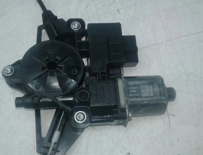 SKODA Octavia 3 generation (2013-2020) Front Right Door Window Control Motor 5Q0959811E 17226411