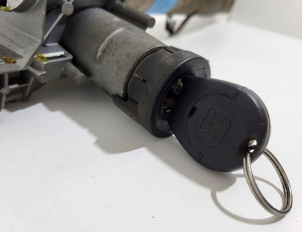 SEAT Alhambra 1 generation (1996-2010) Замок зажигания P012106 31498931
