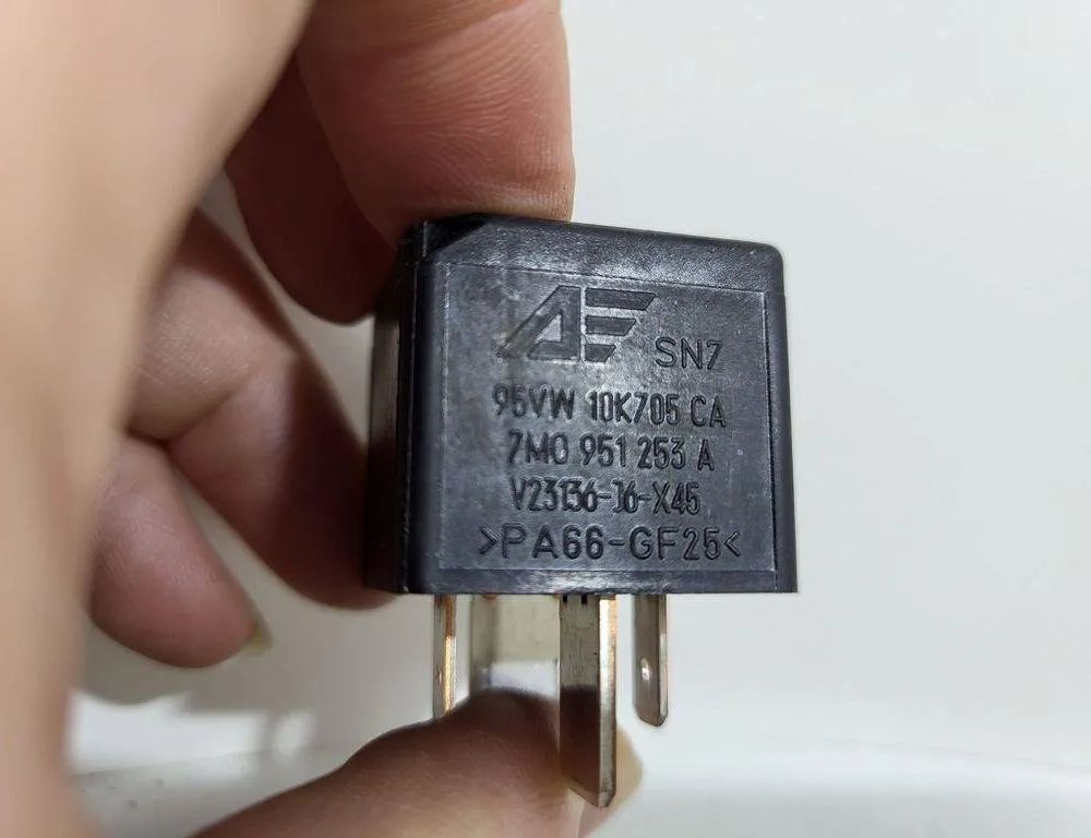 VOLKSWAGEN Passat B7 (2010-2015) Реле 7M0951253A 31500016