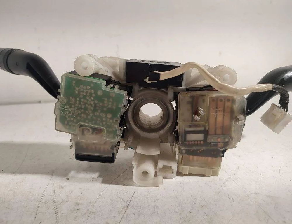 MAZDA 6 GG (2002-2007) Pagrieziena rādītāja mehānisms Gj5m17d318 31511329