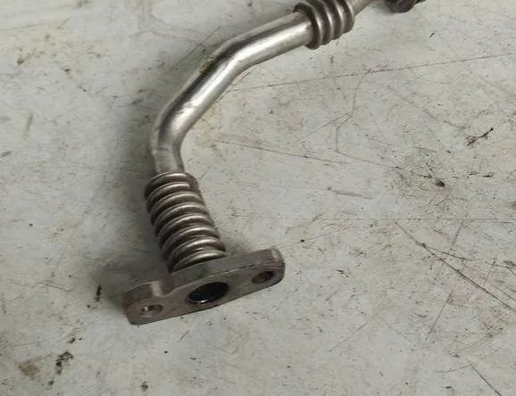 VOLKSWAGEN Touran 3 generation (2015-2023) Трубка смазки турбины 04l145736e 32118844