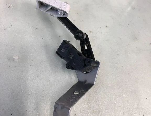 BMW 3 Series G20/G21/G28 (2018-2024) Front Left Level Sensor 689546601 32132457