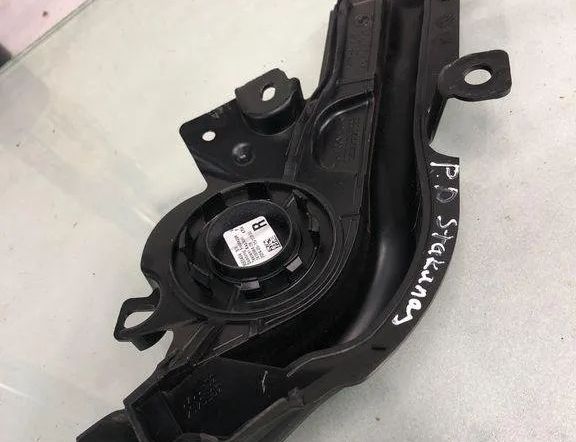 BMW 3 Series G20/G21/G28 (2018-2024) Gumijas motora nodalījumā 7419384 32132573