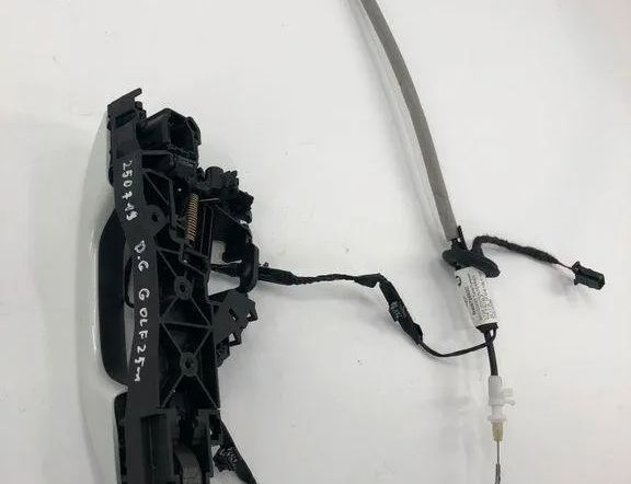 VOLKSWAGEN Golf 8 generation (2019-2023) Наружная ручка задней правой двери 5H0837206f 32139845