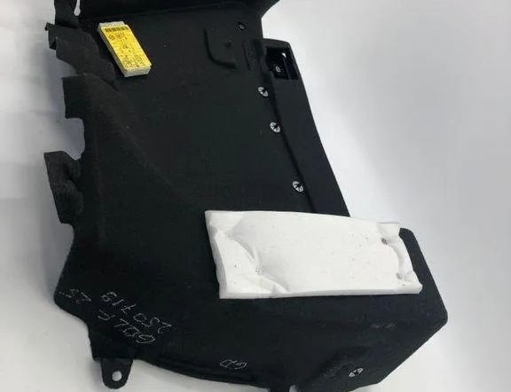 VOLKSWAGEN Golf 8 generation (2019-2023) Обивка багажника правой стороны 5h6867428h 32139912