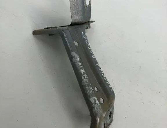 VOLKSWAGEN Passat B7 (2010-2015) Держатель переднего правого крыла 3g0821142a 32142149