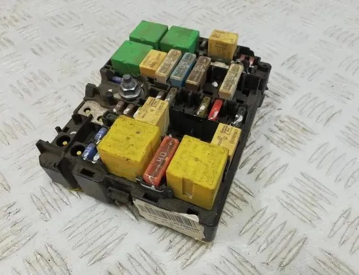 OPEL Corsa F (2019-2023) Fuse Box 9804848480 27901968