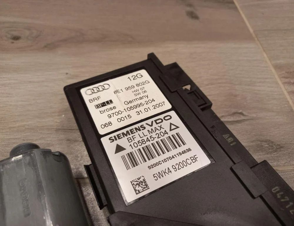 AUDI A4 B7/8E (2004-2008) Priekšējo kreiso durvju logu pacēlāja motorīts 8E1959802G 31441312