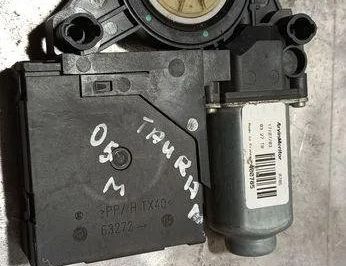 VOLKSWAGEN Touran 1 generation (2003-2015) Маторчик стеклоподъемника передней левой двери 1K0959702B 31442070