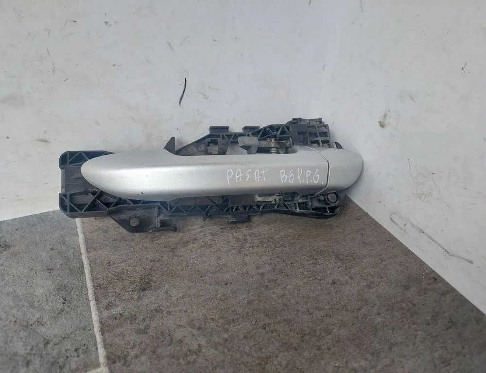 VOLKSWAGEN Passat B6 (2005-2010) Наружная ручка задней левой двери 3C0837885J 31447780