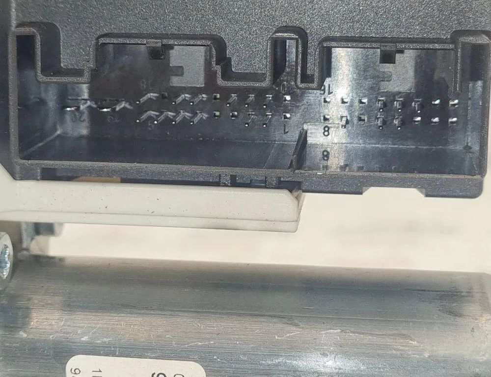 VOLKSWAGEN Passat B6 (2005-2010) Маторчик стеклоподъемника передней левой двери 1K0959701AC,3C1837461L 31448236