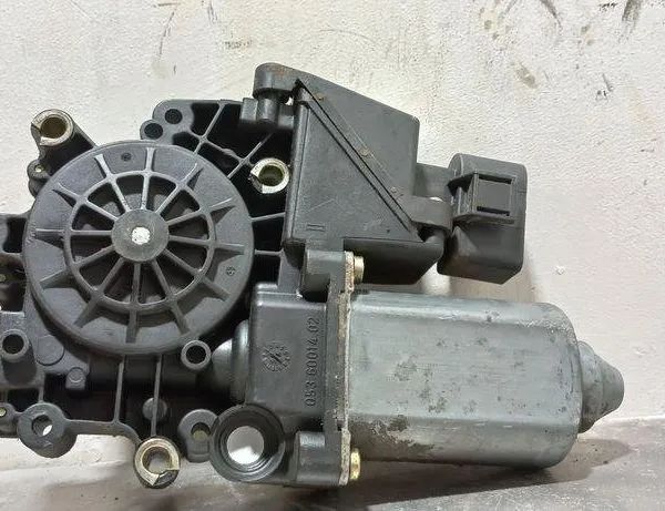 AUDI A4 B5/8D (1994-2001) Rear Left Door Window Control Motor 05360014 31453744
